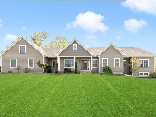14 Lincoln Meadows Dr, Lincoln, RI 02865