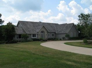 880 Weston Hills Dr, Brookfield, WI 53045