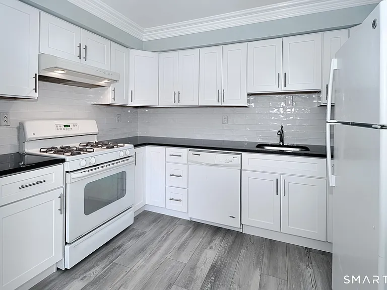240 Sunnyridge Ave #121 — Photo 7