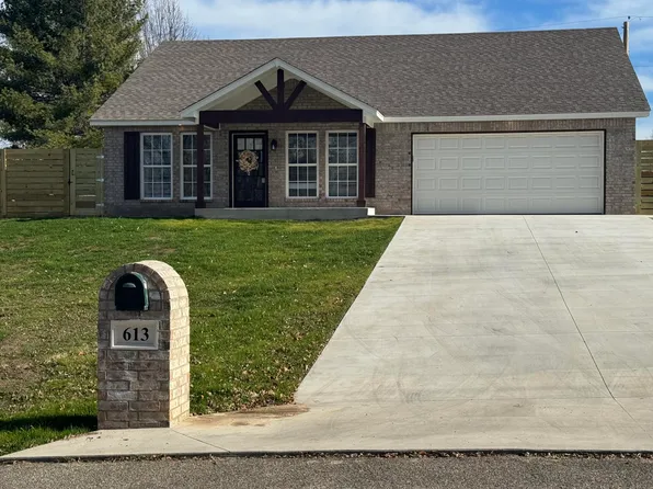 613 Elk St, Grove, OK 74344