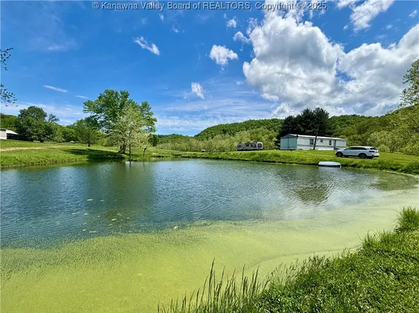 48 Rathbone Ln, Elizabeth, WV 26143