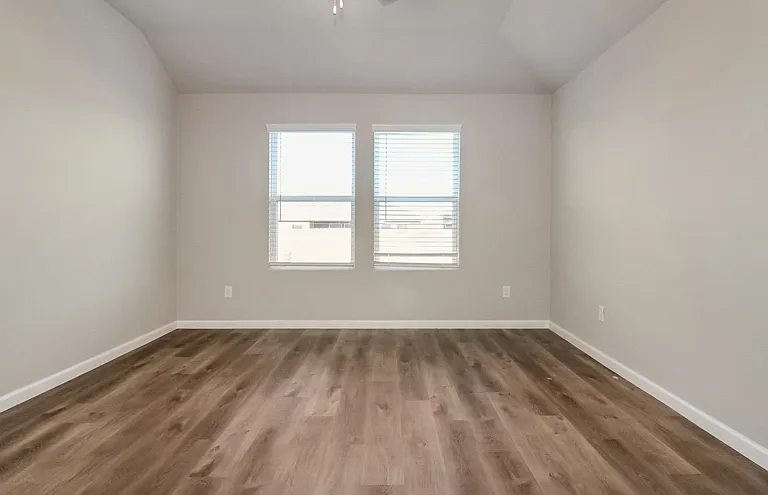 Sara Park Rental Homes — Photo 15