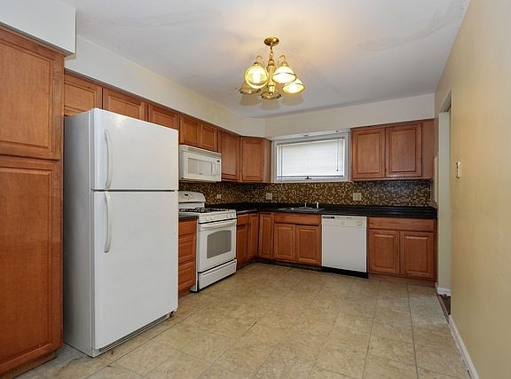 3rd image of 9614 Crawford Ave