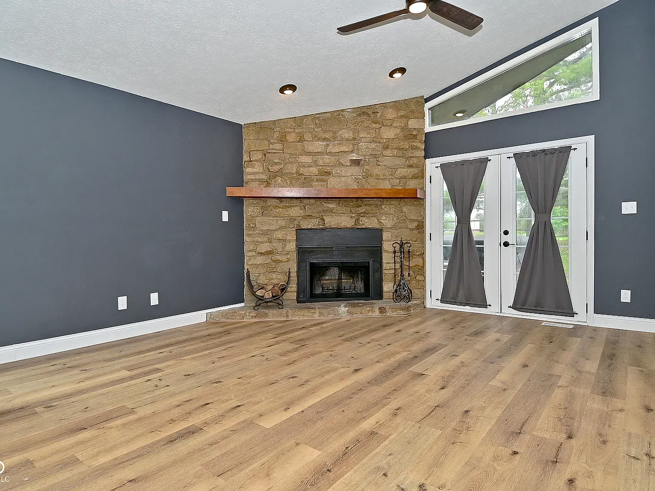 2 bed, 1198 sqft, $1,900 — Photo 2