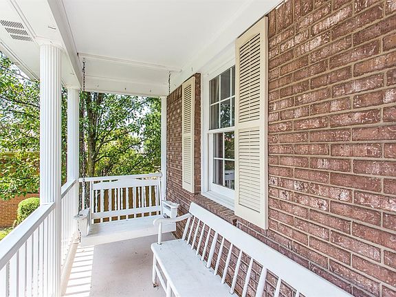4th image of 2114 Woodford Dr