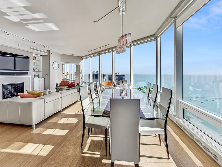 340 E Randolph St #4901 — Photo 10