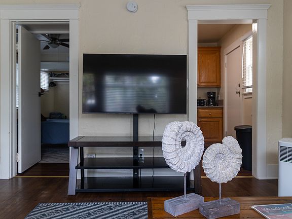 5th image of 1140 E 3rd St #1A