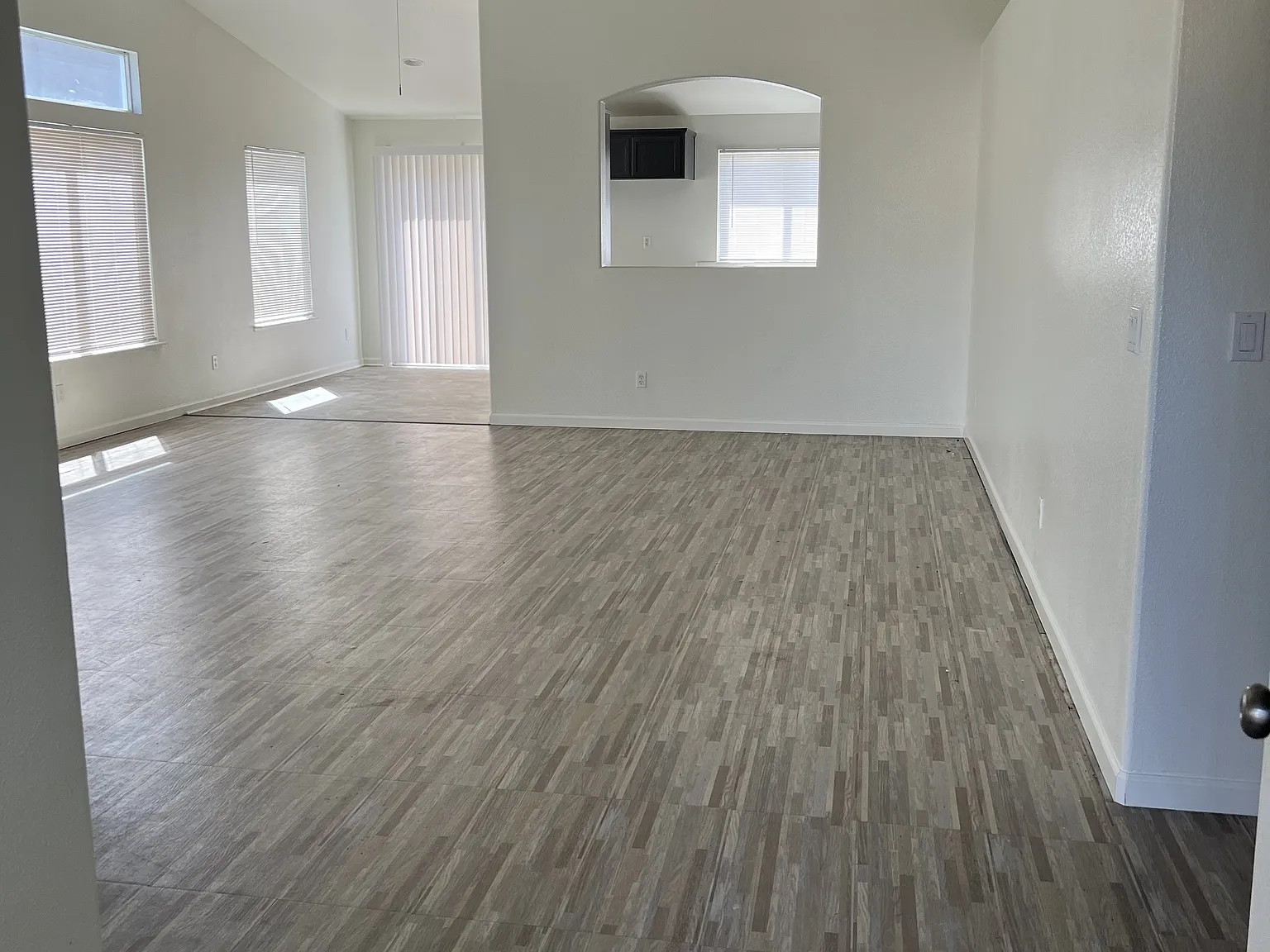 3 bed, 2.0 bath, 1643 sqft, $2,495 — Photo 2