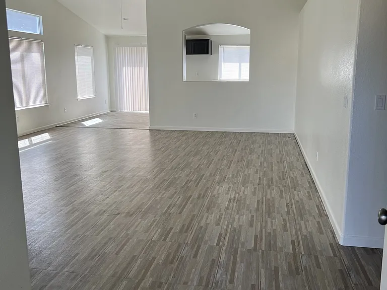 5009 Shipwheel Dr — Photo 2