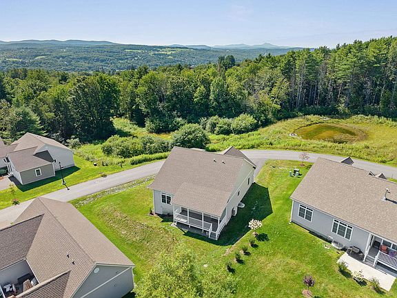 4th image of 26 Edgewood Brook Road