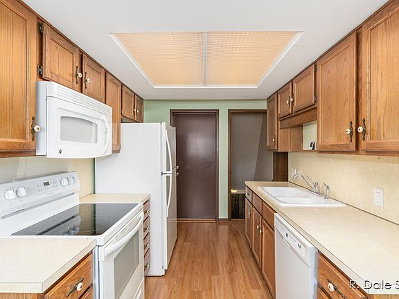 3rd image of 690 Waterview Ct SW #32