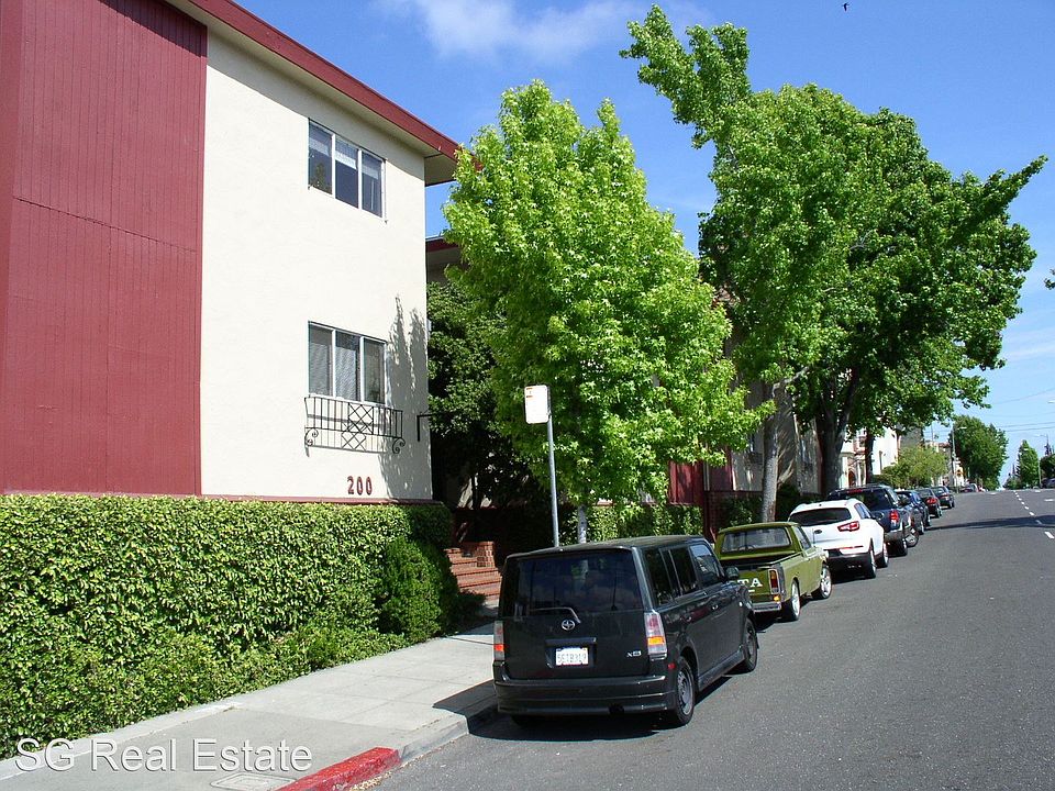 1st image of 212 E 15th St APT 12