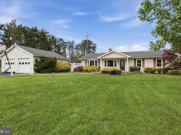 55 Highland Ridge Rd, Berkeley Springs, WV 25411