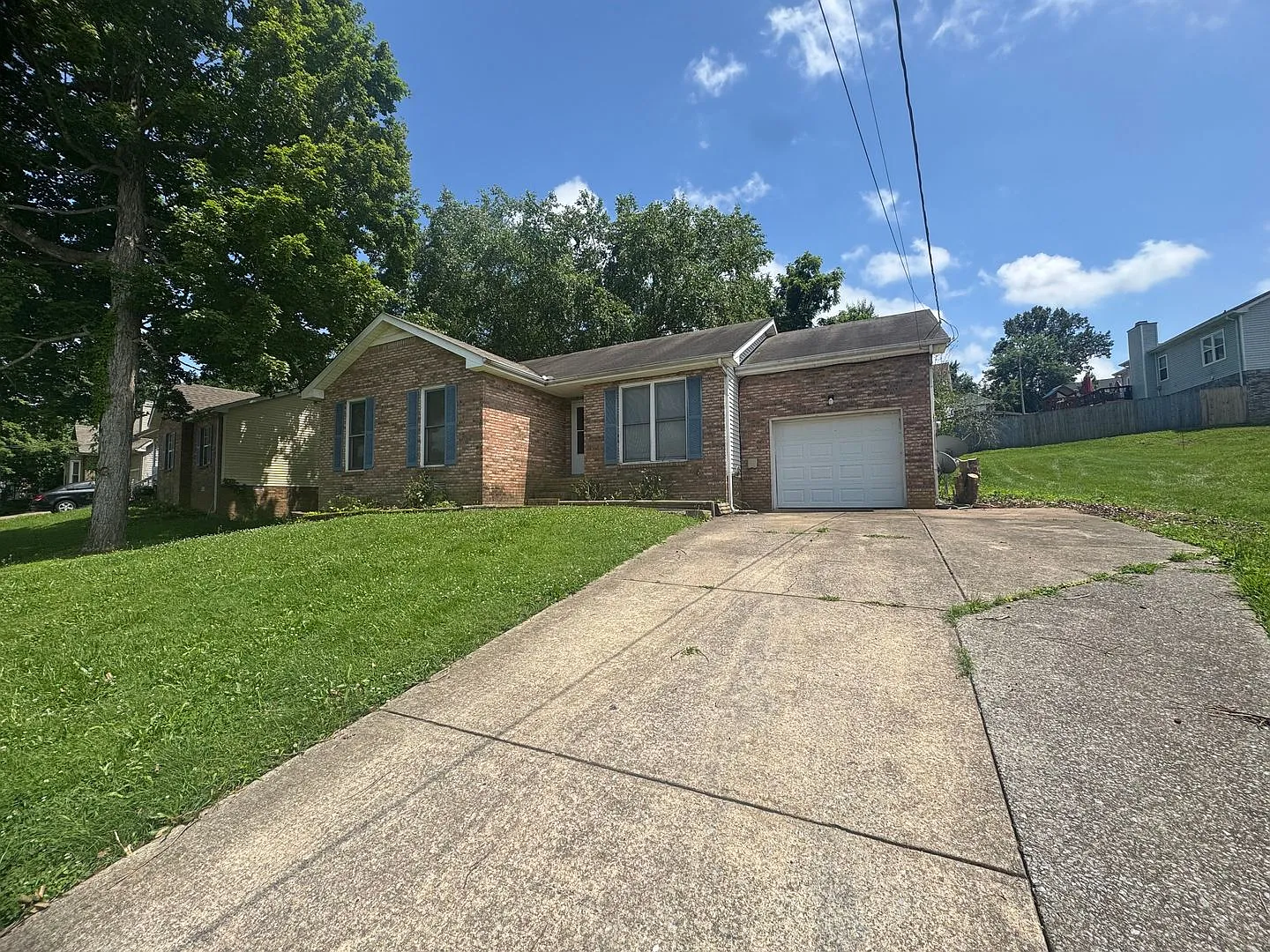Single Family Home in Clarksville — Photo 4