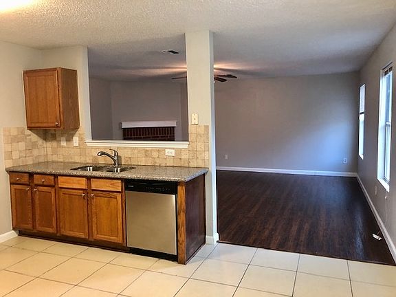 4th image of 1602 Cliffbrook Dr