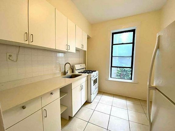 5th image of 442 14th St APT 1c