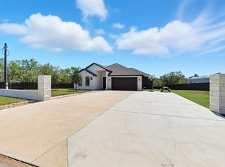 195 Blushing Dr, Cedar Creek, TX 78612