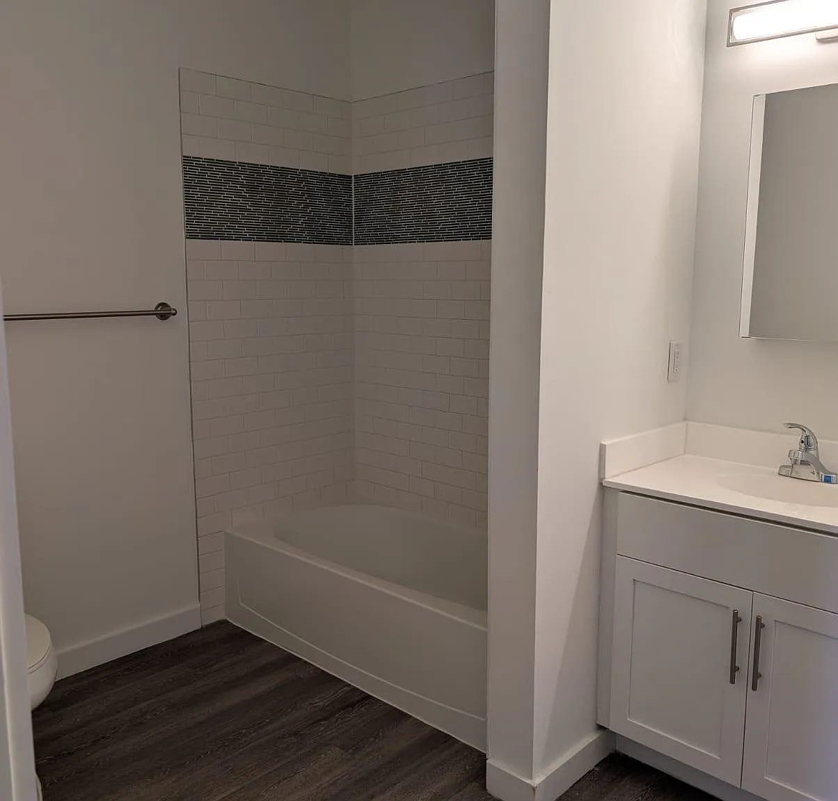 1 bed, 1.0 bath, $2,053 — Photo 4