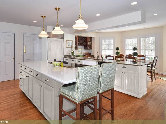 5th image of 32 Fitch Ln