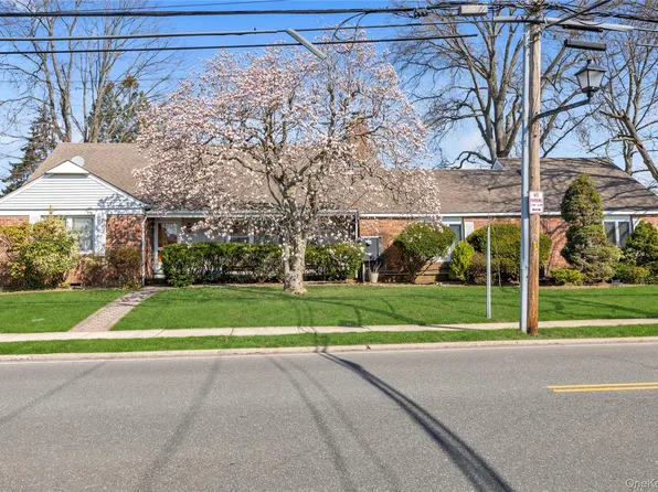 376 1st Street, Mineola, NY 11501