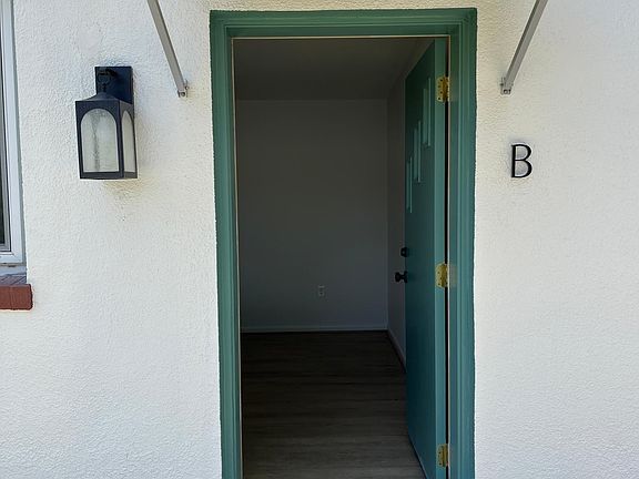 3rd image of 402 President Ln #B