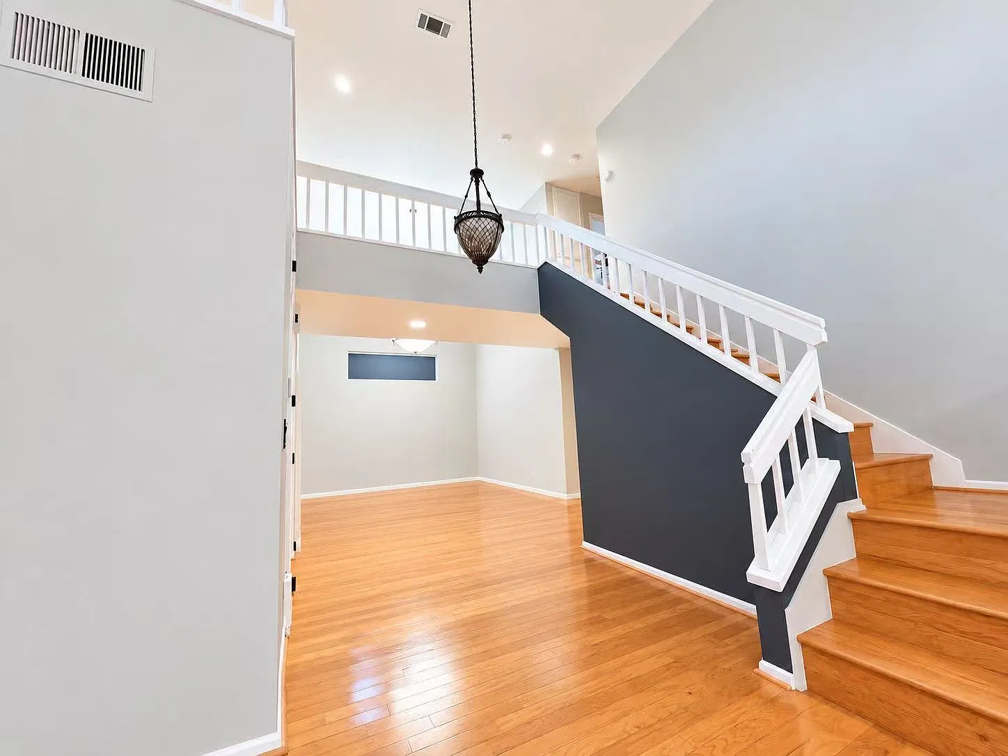 4 bed, 2430 sqft, $4,200 — Photo 3