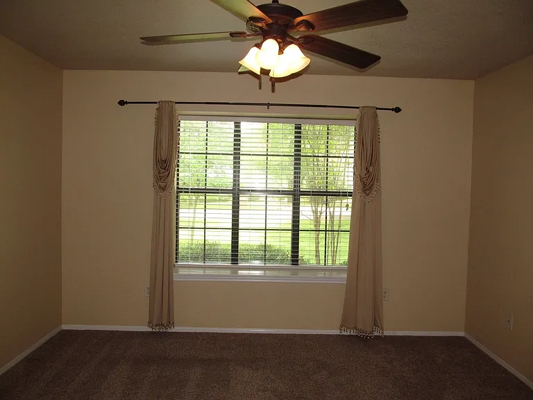 602 Northcliffe Dr — Photo 11