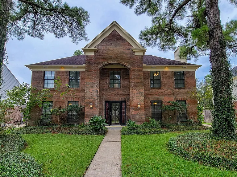 17207 Meadow Heights Dr — Photo 1