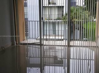 110 Fontainebleau Blvd APT 313, Miami, FL 33172