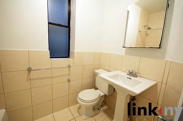 Rented by Link NY Realty | media 15