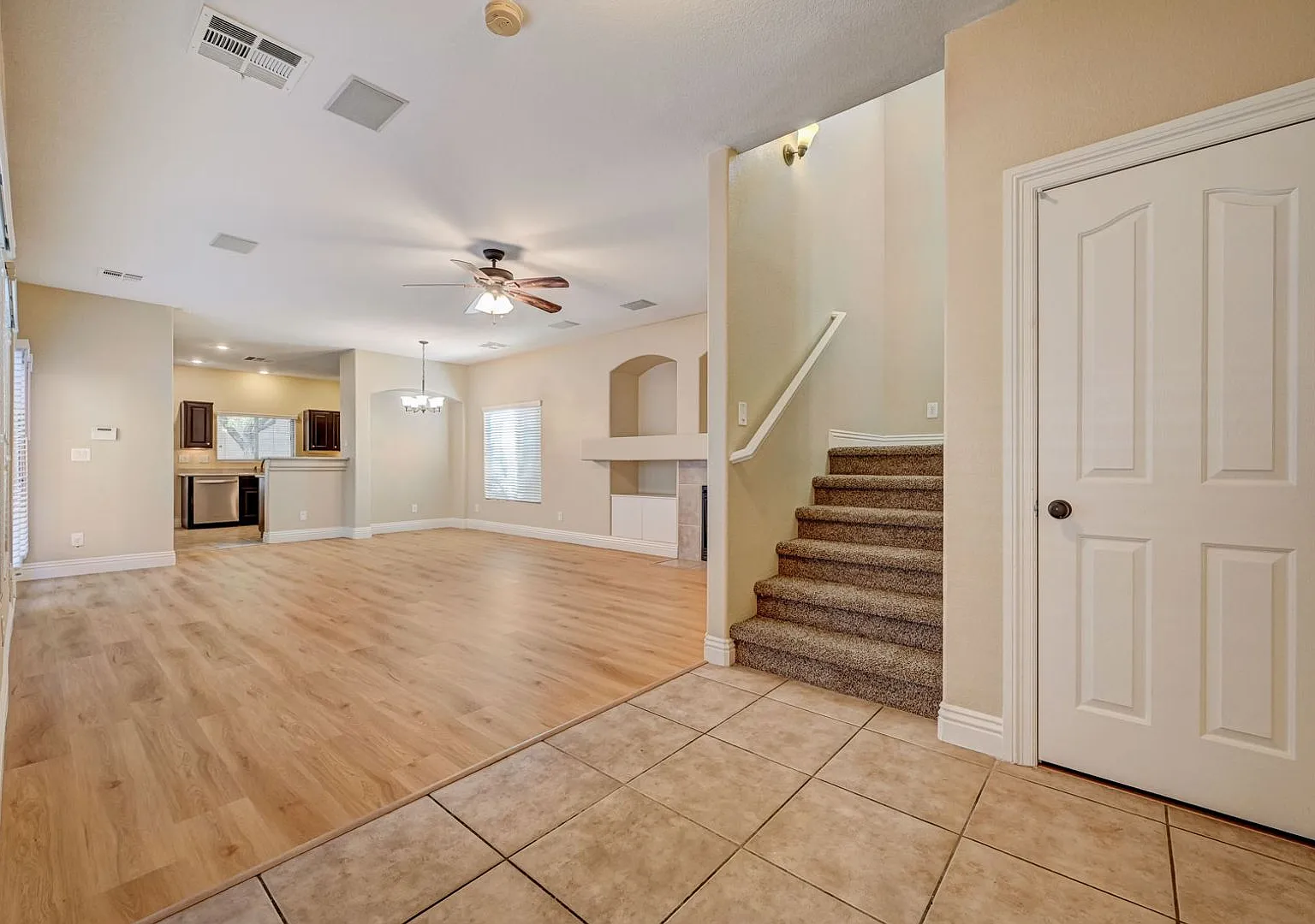 Stunning Northwest three bedroom w/ a loft! — Photo 4