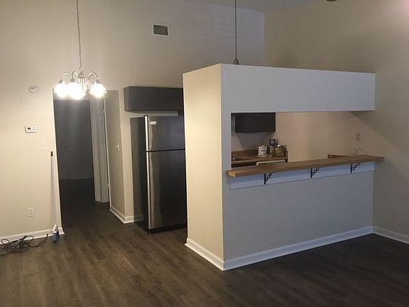 5th image of 2318 Continental Ave
