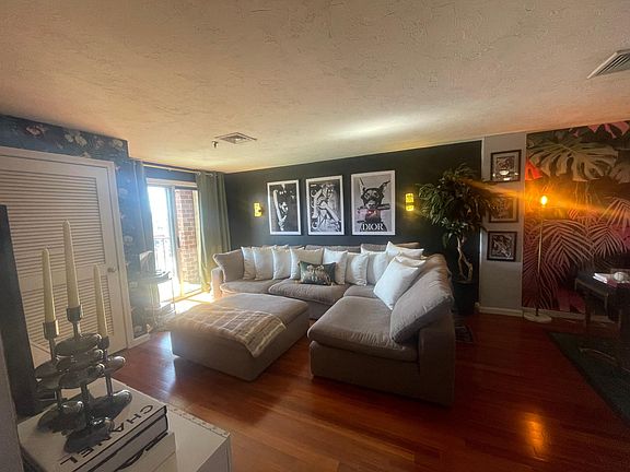 3rd image of 230 Willard St Unit 712