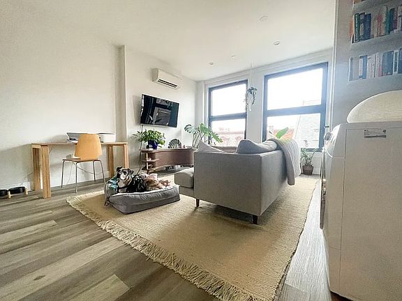 3rd image of 288 Willoughby Ave #5A