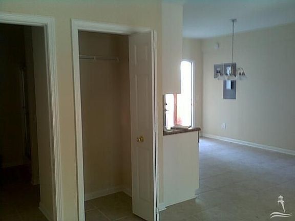 3rd image of 904 E Oak Island Dr