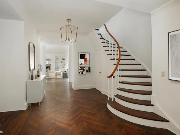 1 East End Avenue image 2 of 23