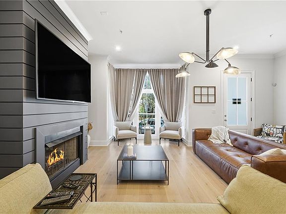 2nd image of 320 Concord St