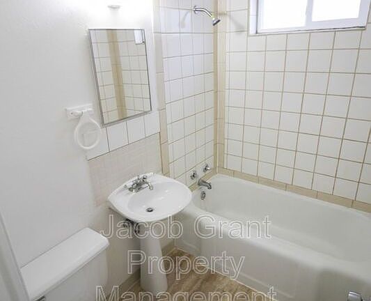 4th image of 250 W 20th St #256