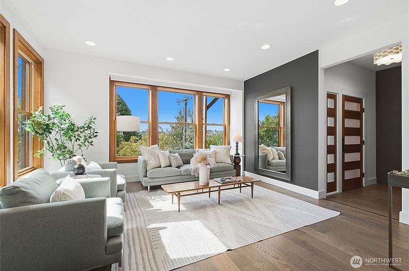 3rd image of 826 30th Avenue