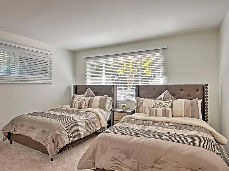15701 Royal Ridge Rd — Photo 16