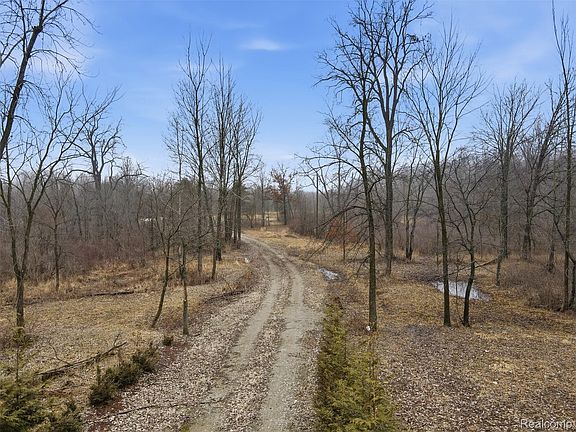 4th image of 3225 N Latson Rd