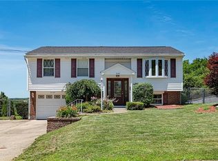 3147 New Hampshire Dr, Lower Burrell, PA