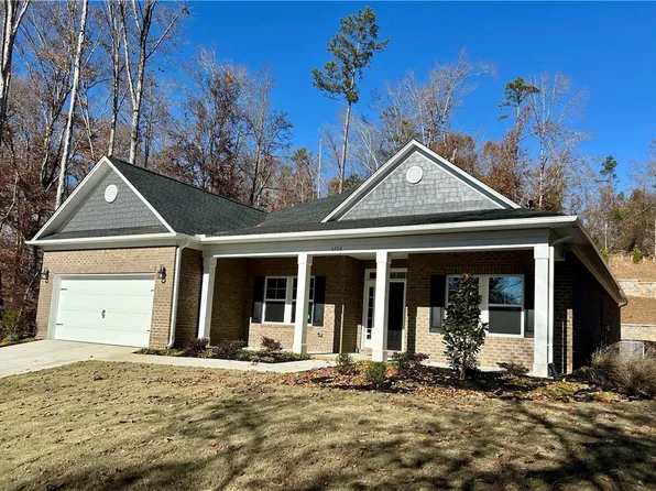3204 Tumble Stone Dr, Seneca, SC 29678
