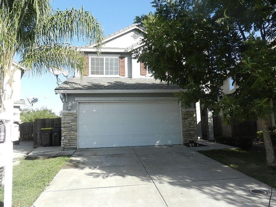 1st image of 784 Queensland Cir