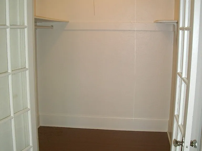 Lownsdale Apartments — Photo 18