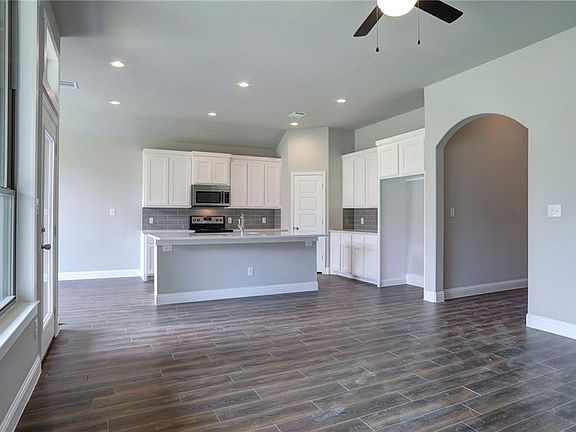 3rd image of 1971 De Berry Ln