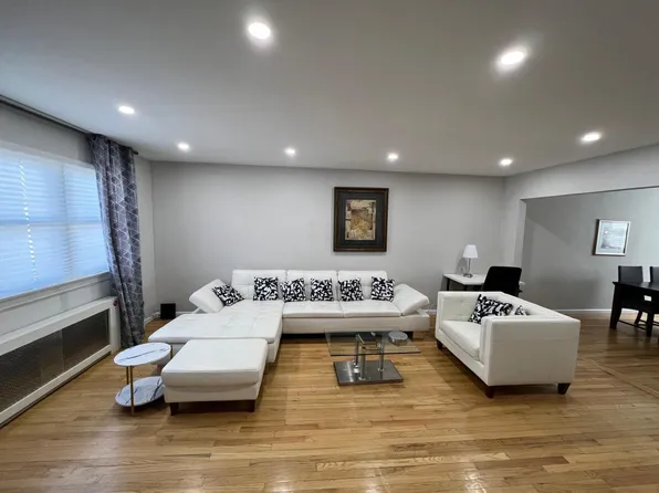 50 College Street image 3 of 31