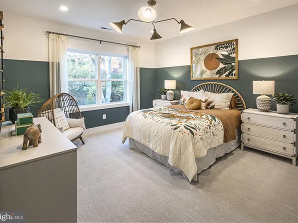 41 Alroy Rd #17, Malvern, PA 19355