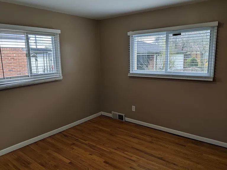 33381 Florence St — Photo 5