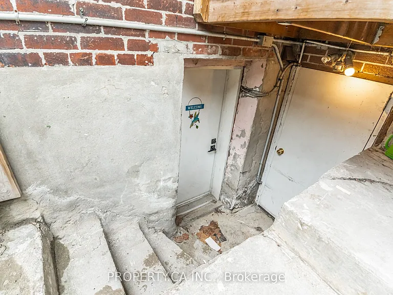 242 Emerson Ave #BASEMENT — Photo 11